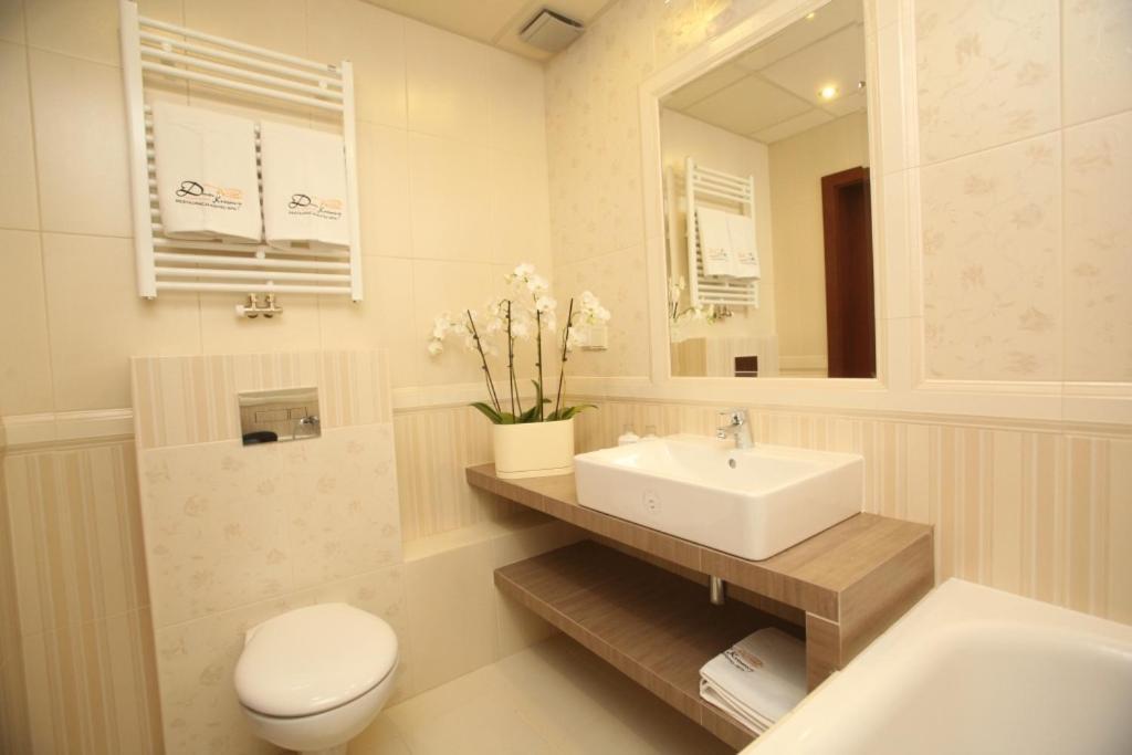 Dwor Kresowy Hotell Radymno Rom bilde