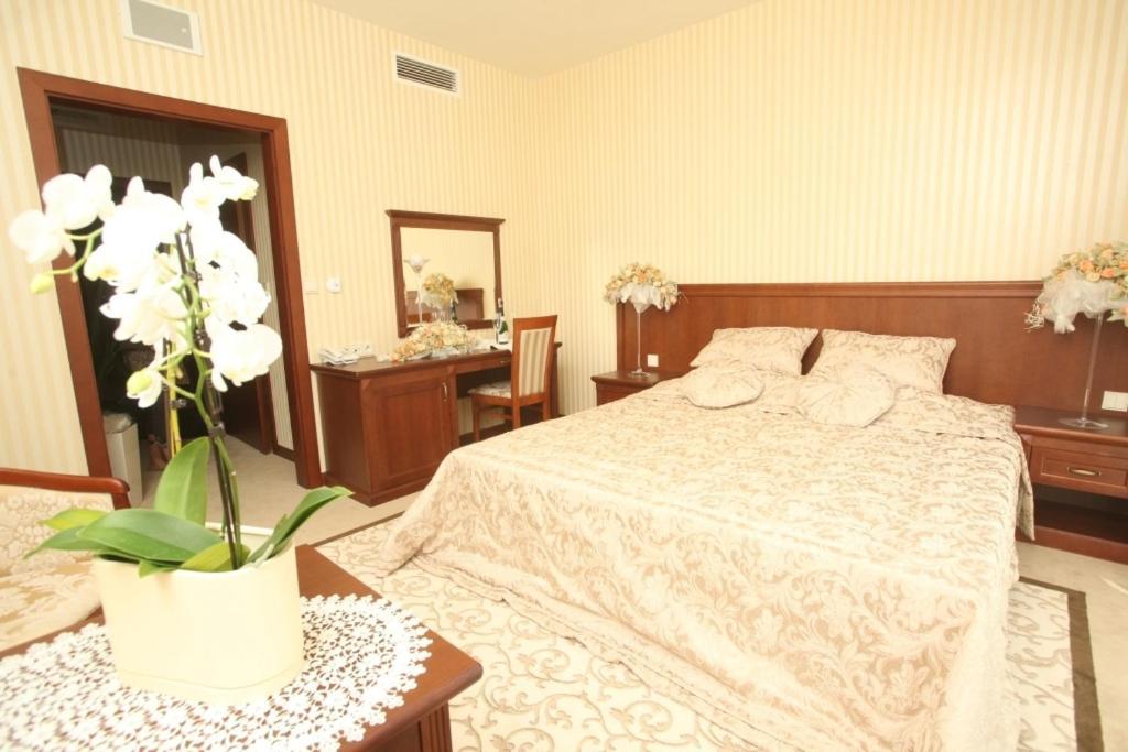 Dwor Kresowy Hotell Radymno Rom bilde