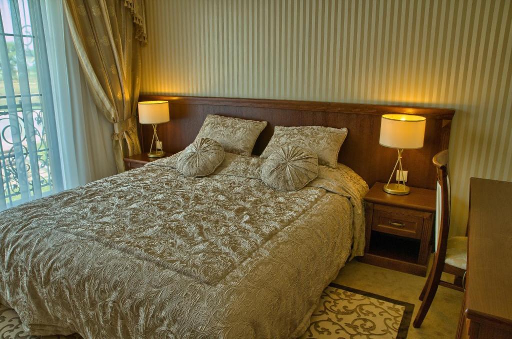 Dwor Kresowy Hotell Radymno Rom bilde